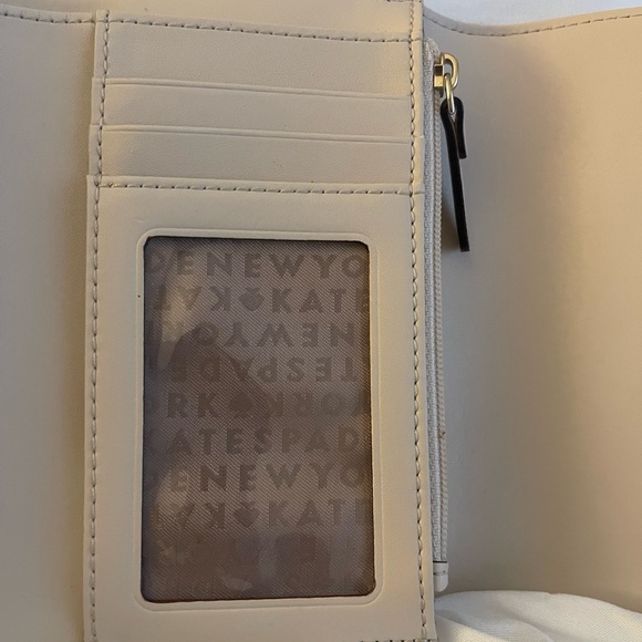 039 Kate Spades wallet - Picture 3 of 8